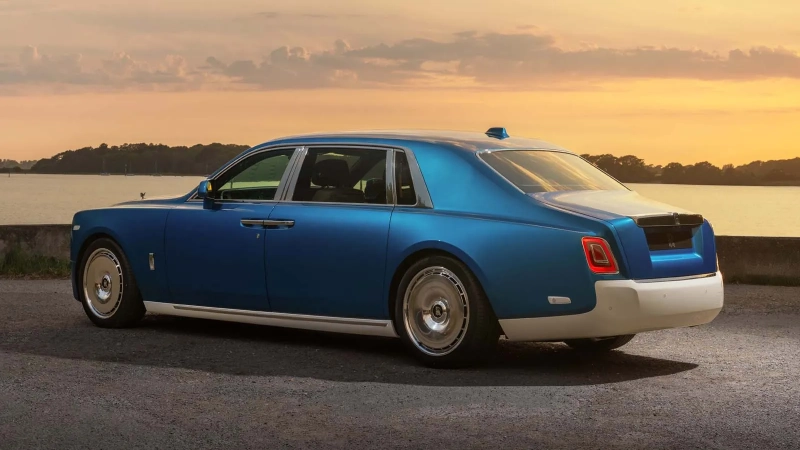 Rolls-Royce представил уникальный седан Phantom Regatta