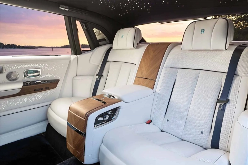 Rolls-Royce представил уникальный седан Phantom Regatta