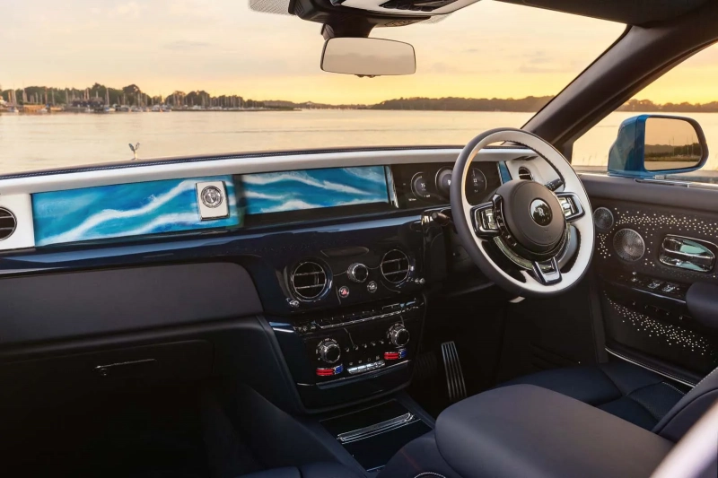 Rolls-Royce представил уникальный седан Phantom Regatta