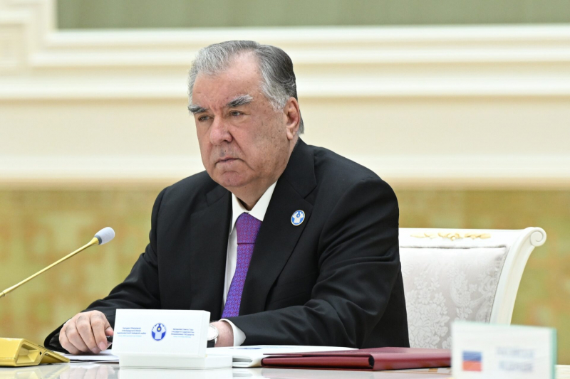 Эмомали Рахмон призвал укреплять сотрудничество стран СНГ в экономике и безопасности