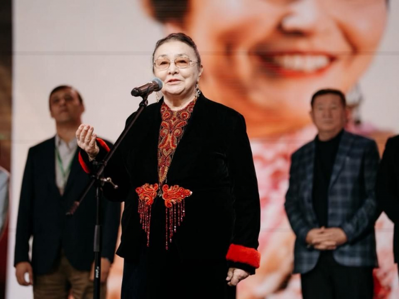 Лучших участников театрального фестиваля наградили в Астане