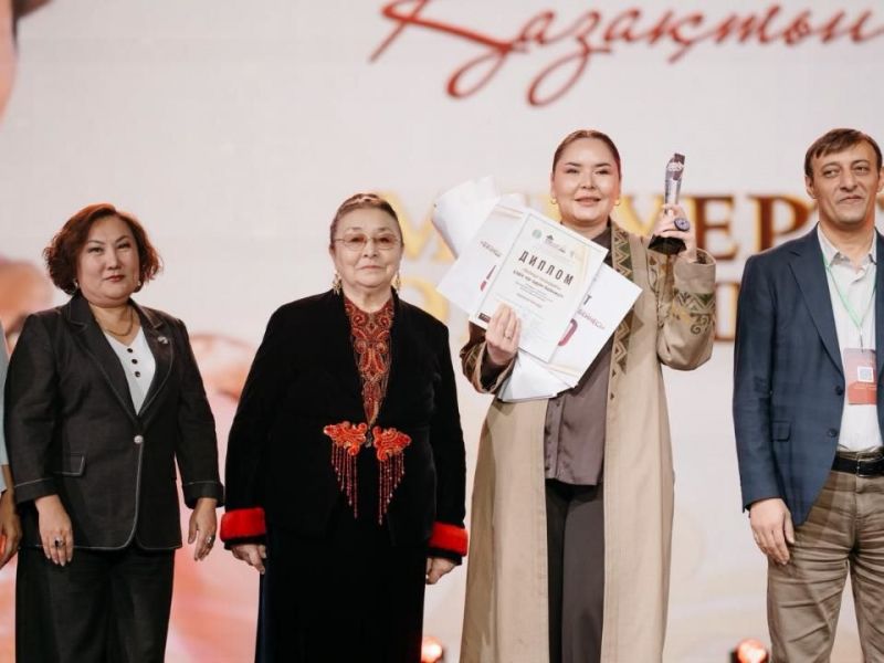 Лучших участников театрального фестиваля наградили в Астане
